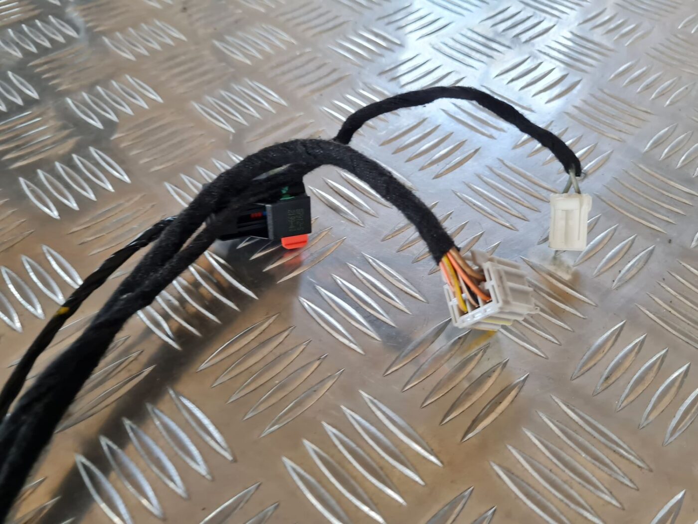 Durvju vadi priekš DODGE JOURNEY 2010 5 Durvju vadi priekš DODGE JOURNEY 2010