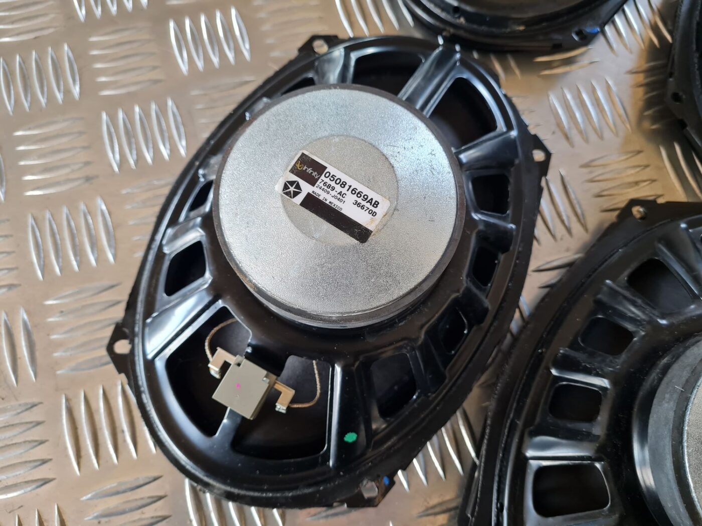 Durvju skaļrunis, apakšā priekš DODGE JOURNEY 2010