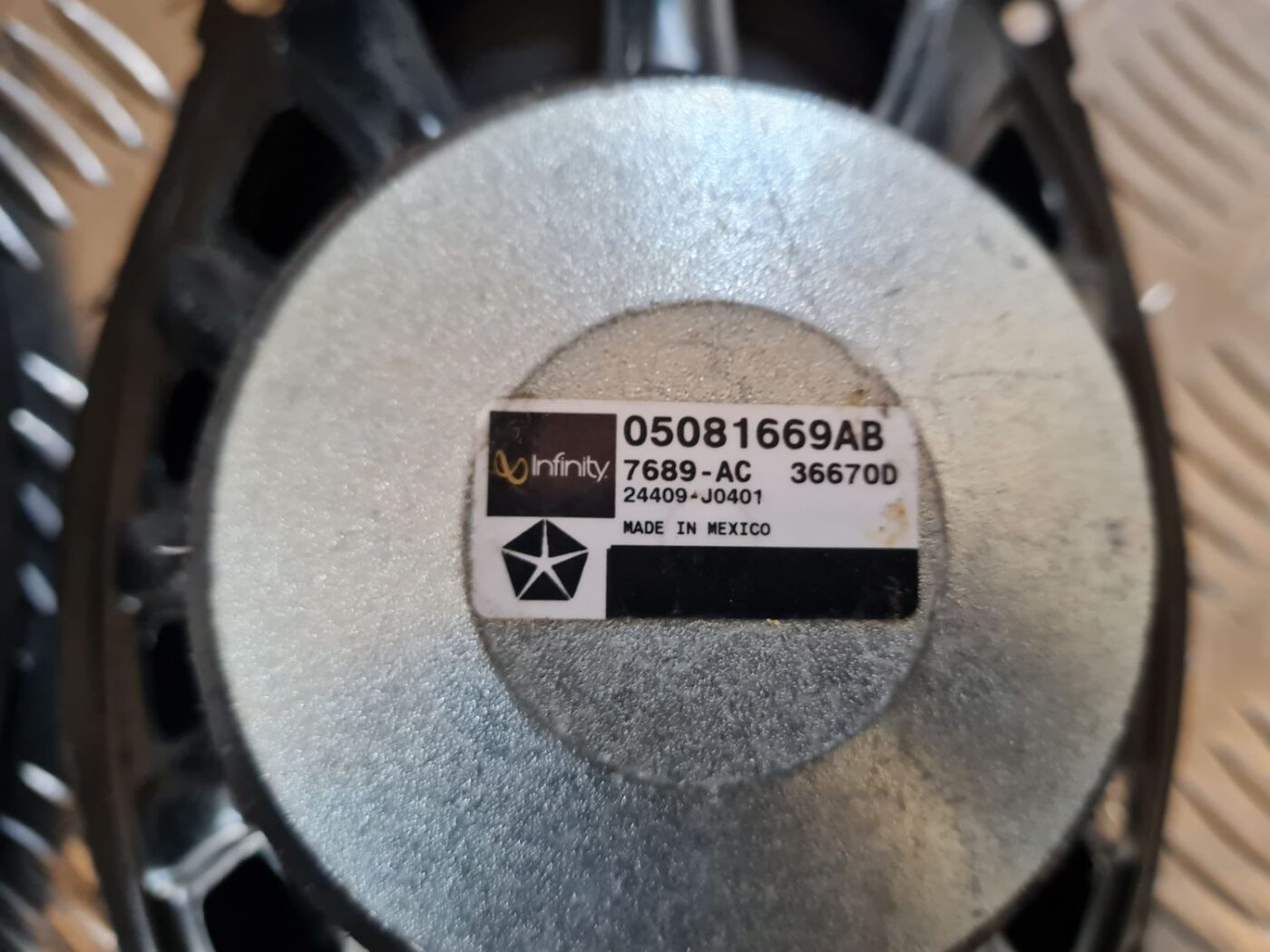 Durvju skaļrunis, apakšā priekš DODGE JOURNEY 2010