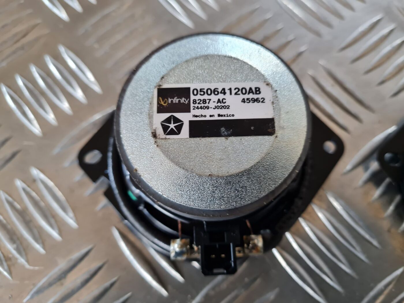 Mērinstrumentu paneļa skaļrunis priekš DODGE JOURNEY 2010