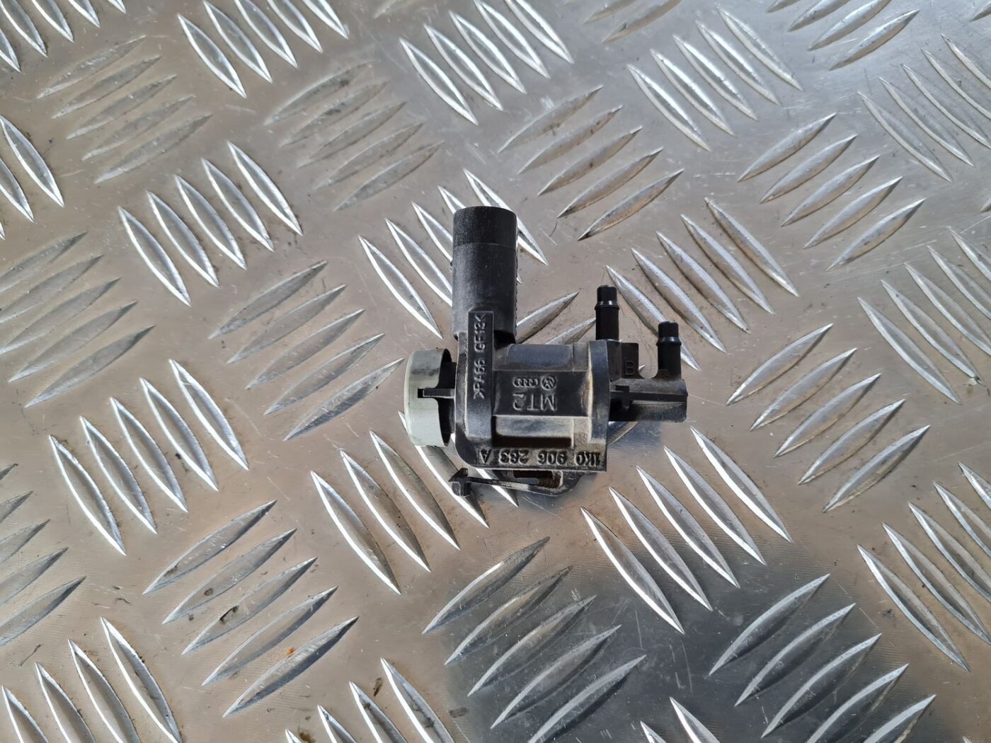 Solenoīda vakuuma vārsts priekš DODGE JOURNEY 2010 1 Solenoīda vakuuma vārsts priekš DODGE JOURNEY 2010