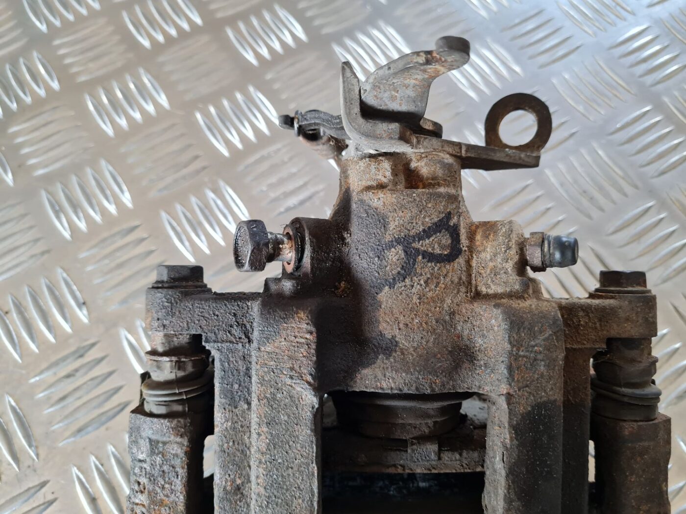 Aizmugurējais labais suports priekš DODGE JOURNEY 2010