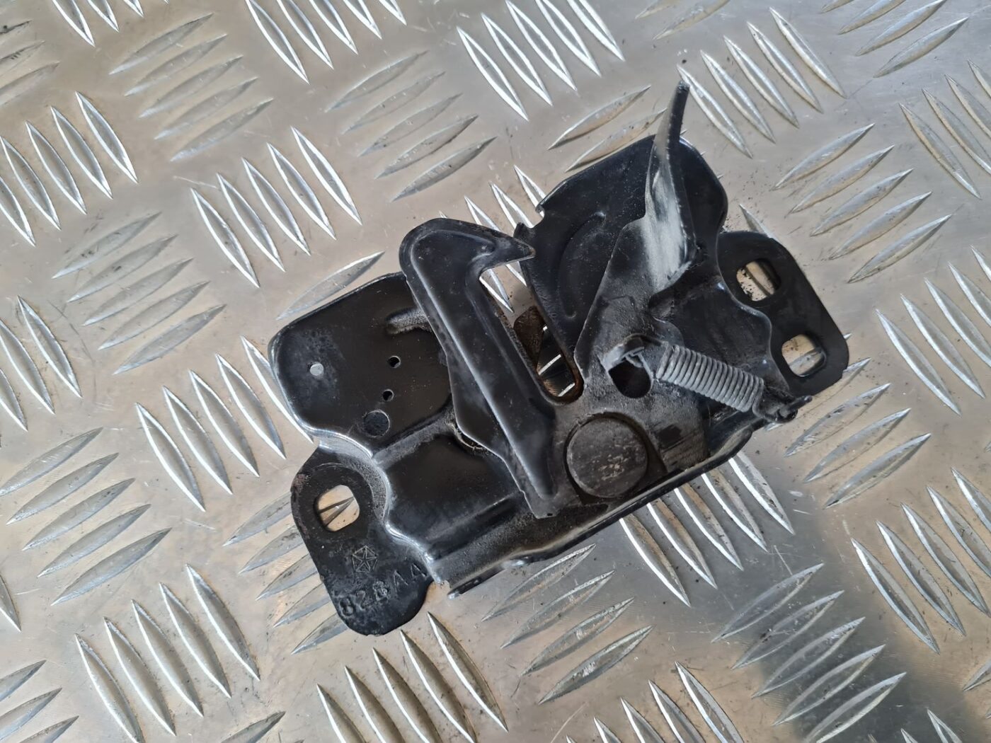 Pārsega slēdzene priekš DODGE JOURNEY 2010 4 Pārsega slēdzene priekš DODGE JOURNEY 2010