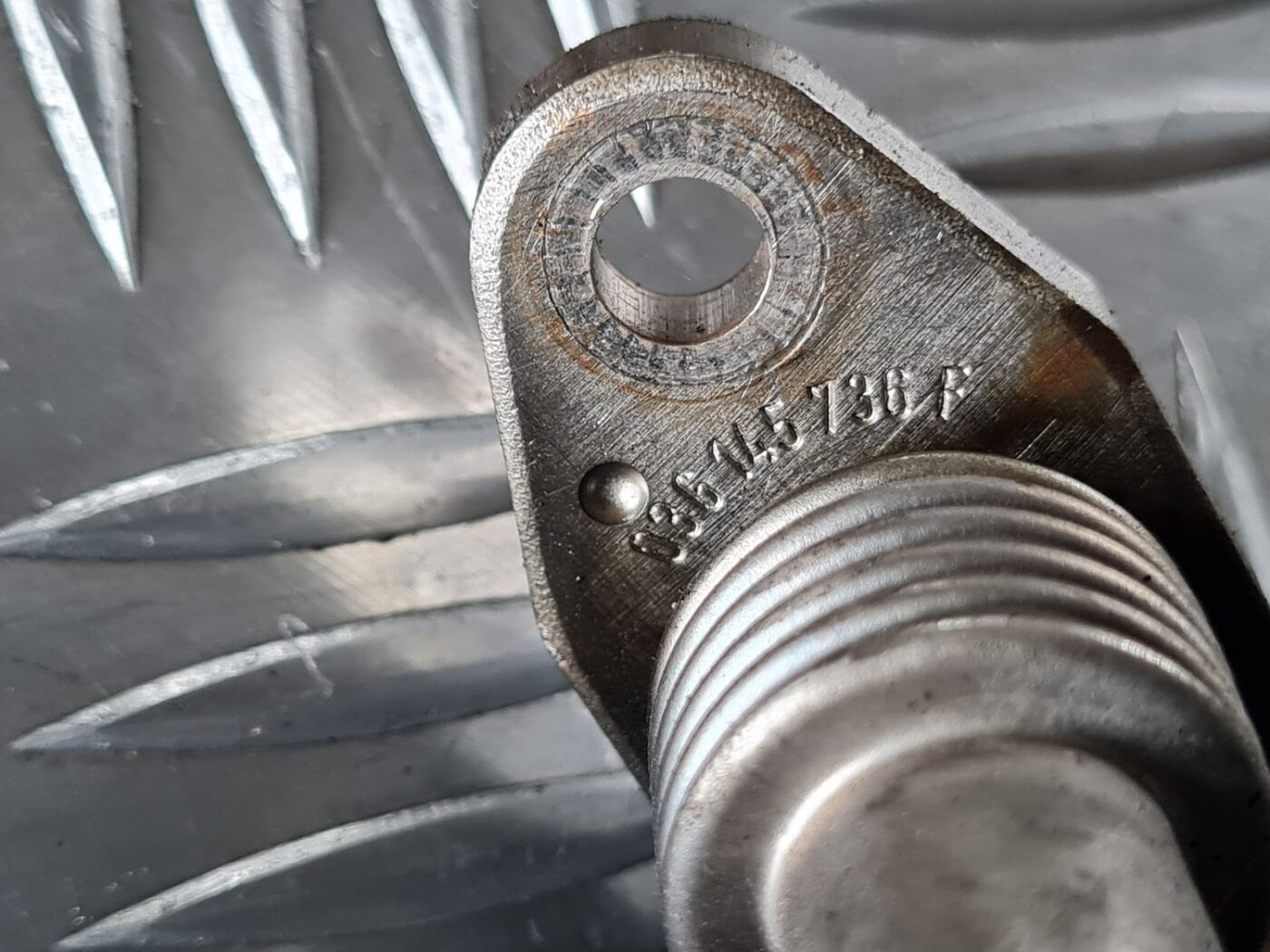 Eļļas uzpildīšanas caurule priekš DODGE JOURNEY 2010