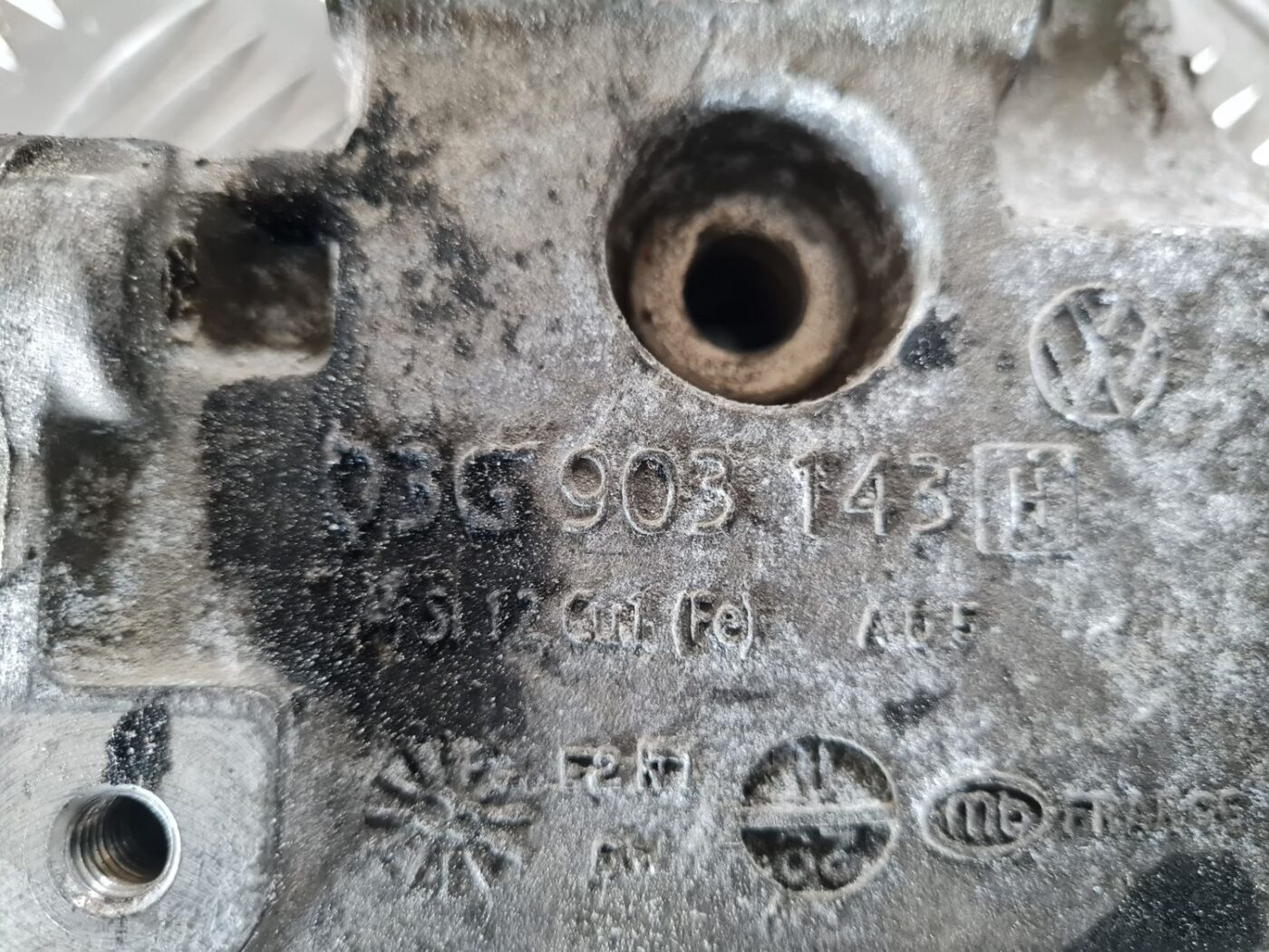 Ģeneratora kronšteins priekš DODGE JOURNEY 2010 2 Ģeneratora kronšteins priekš DODGE JOURNEY 2010