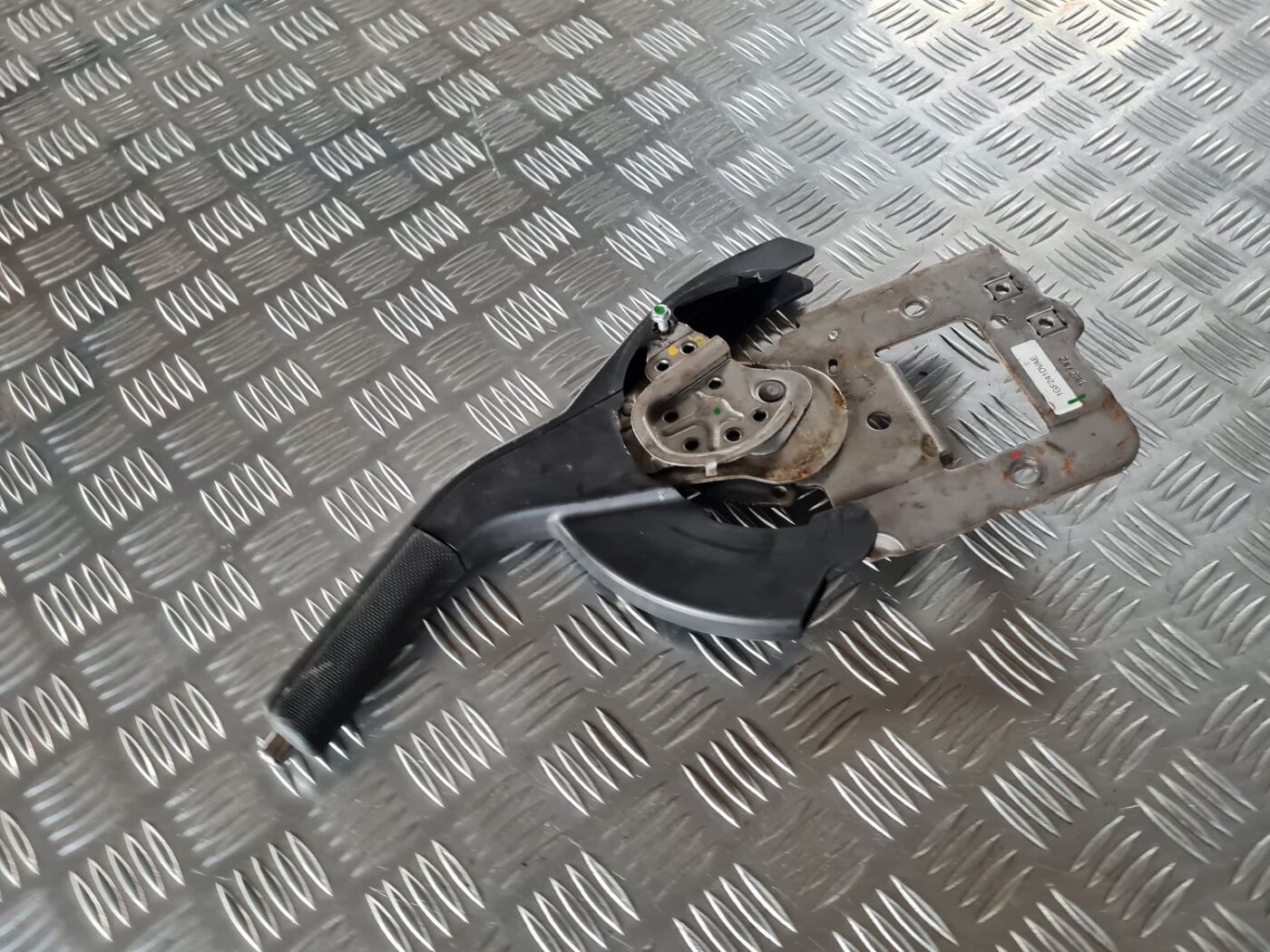 Stāvbremzes svira priekš DODGE JOURNEY 2010