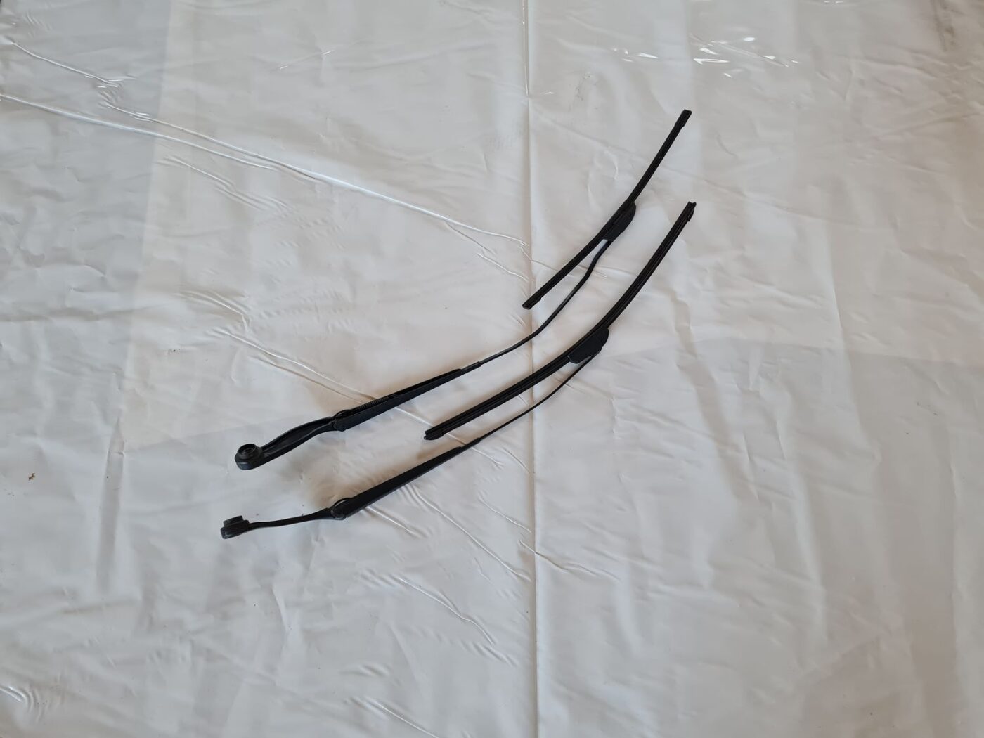 Vējstikla slotu turētāju komplekts priekš DODGE JOURNEY 2010