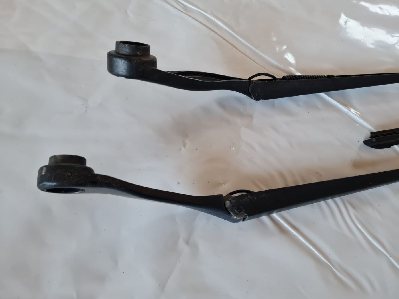 Vējstikla slotu turētāju komplekts priekš DODGE JOURNEY 2010