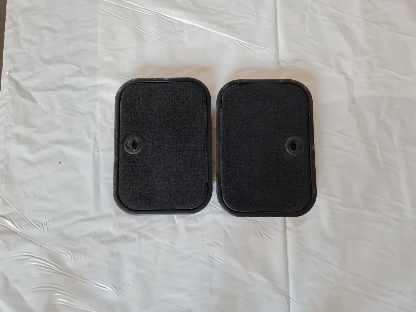 Mantu glabāšanas nodalījuma vāks priekš DODGE JOURNEY 2010