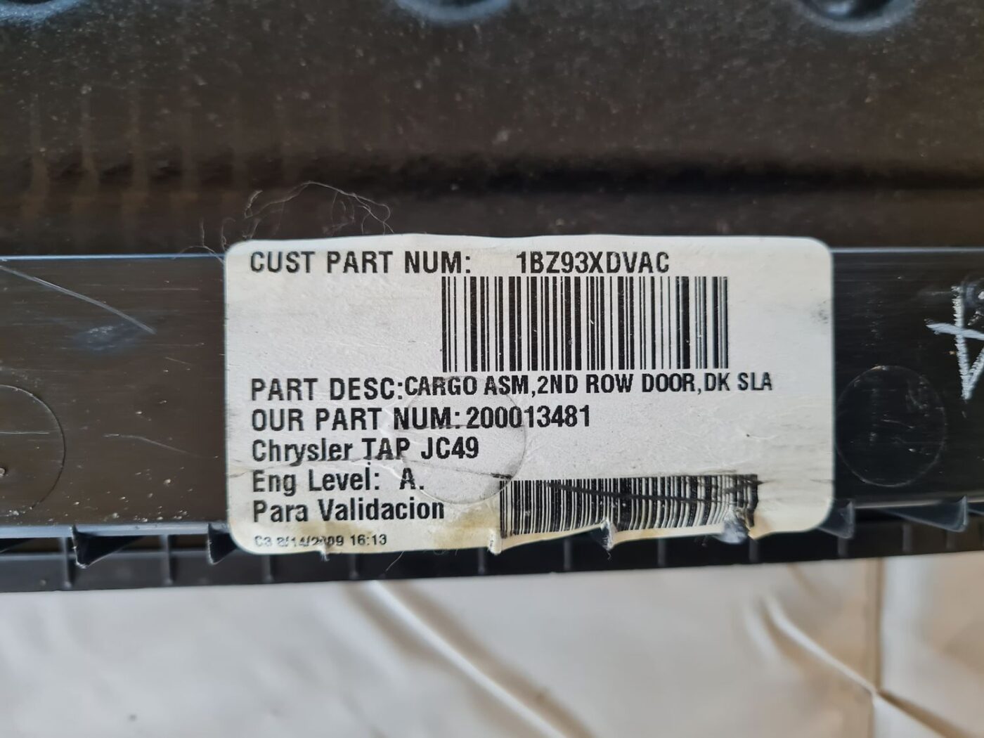 Mantu glabāšanas nodalījuma vāks priekš DODGE JOURNEY 2010