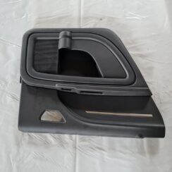 Aizmugurējo kreiso durvju apdare priekš DODGE JOURNEY 2010