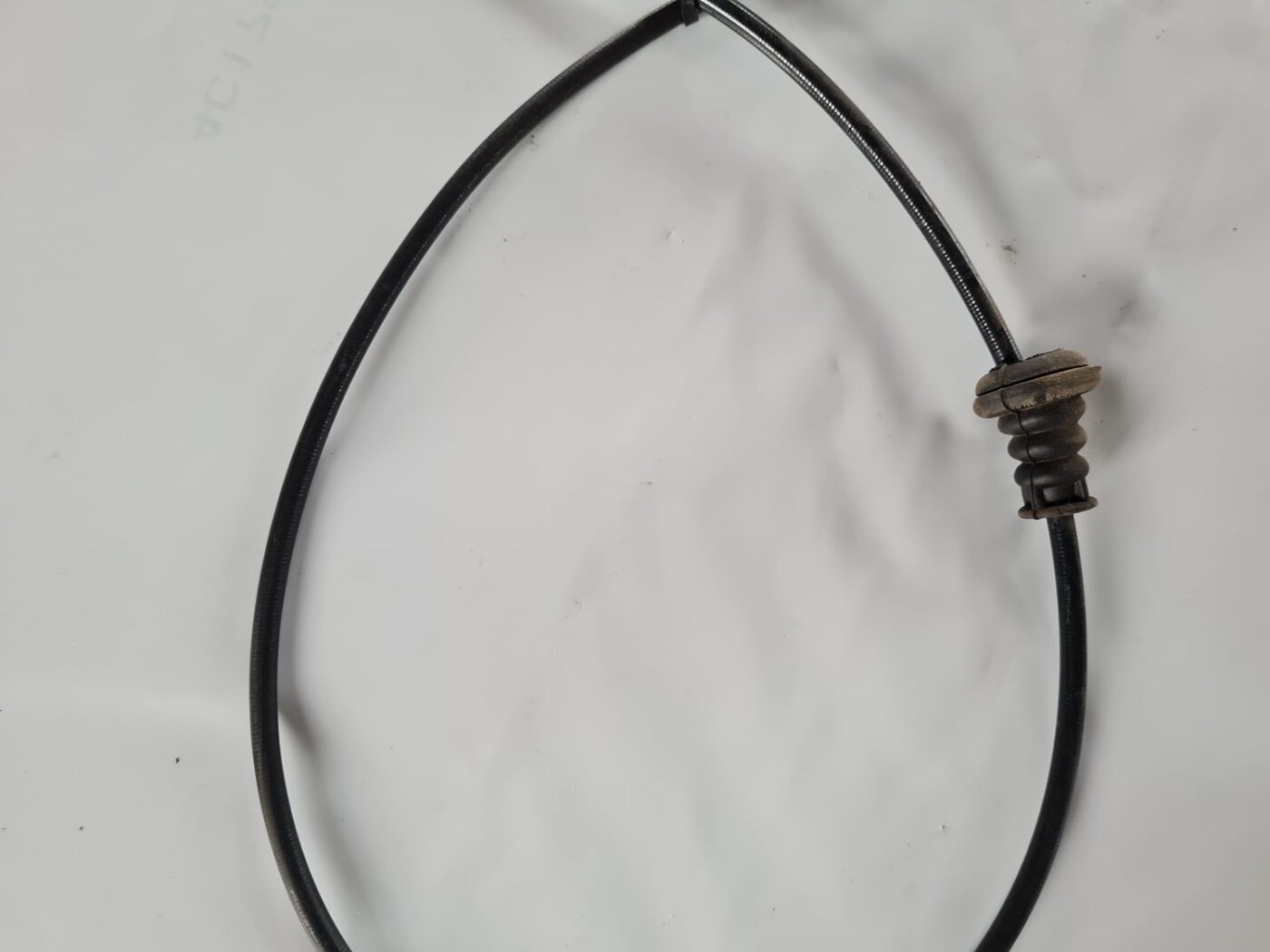 Pārsega slēdzenes trose priekš VW CRAFTER 2018 4 Pārsega slēdzenes trose priekš VW CRAFTER 2018