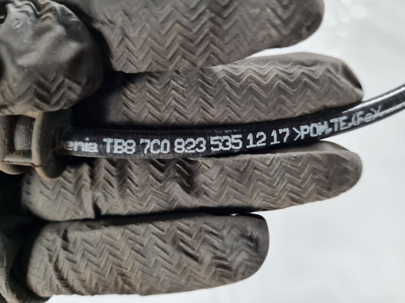 Pārsega slēdzenes trose priekš VW CRAFTER 2018 3 Pārsega slēdzenes trose priekš VW CRAFTER 2018