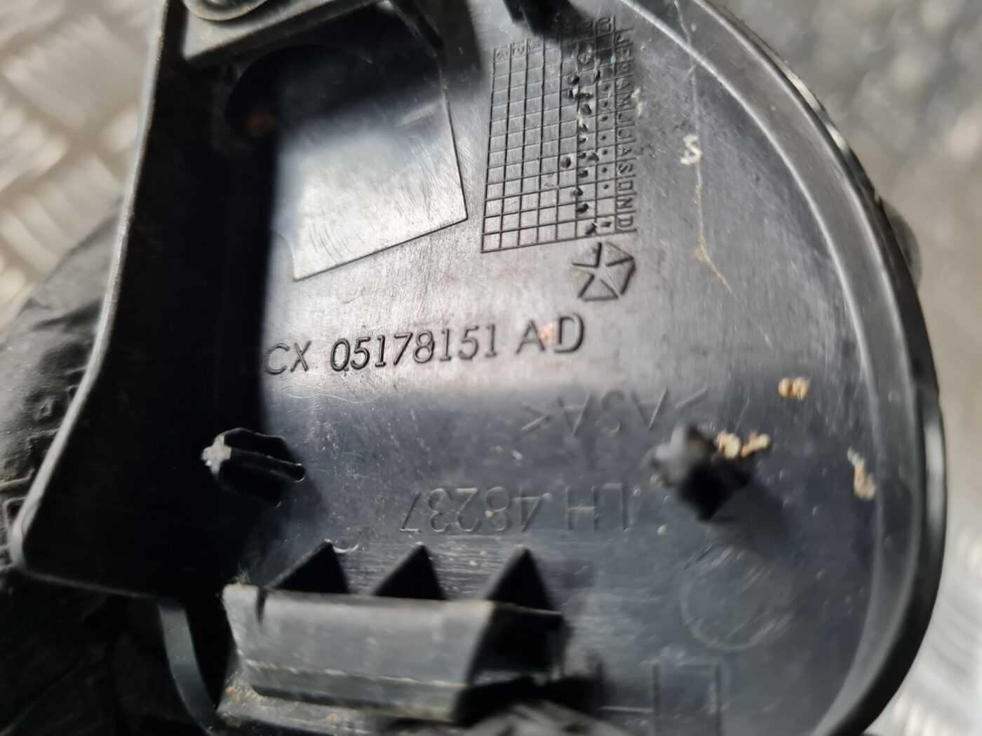 Durvju spoguļa apdares uzlika salonā (bez skaļruņa) priekš DODGE JOURNEY 2010