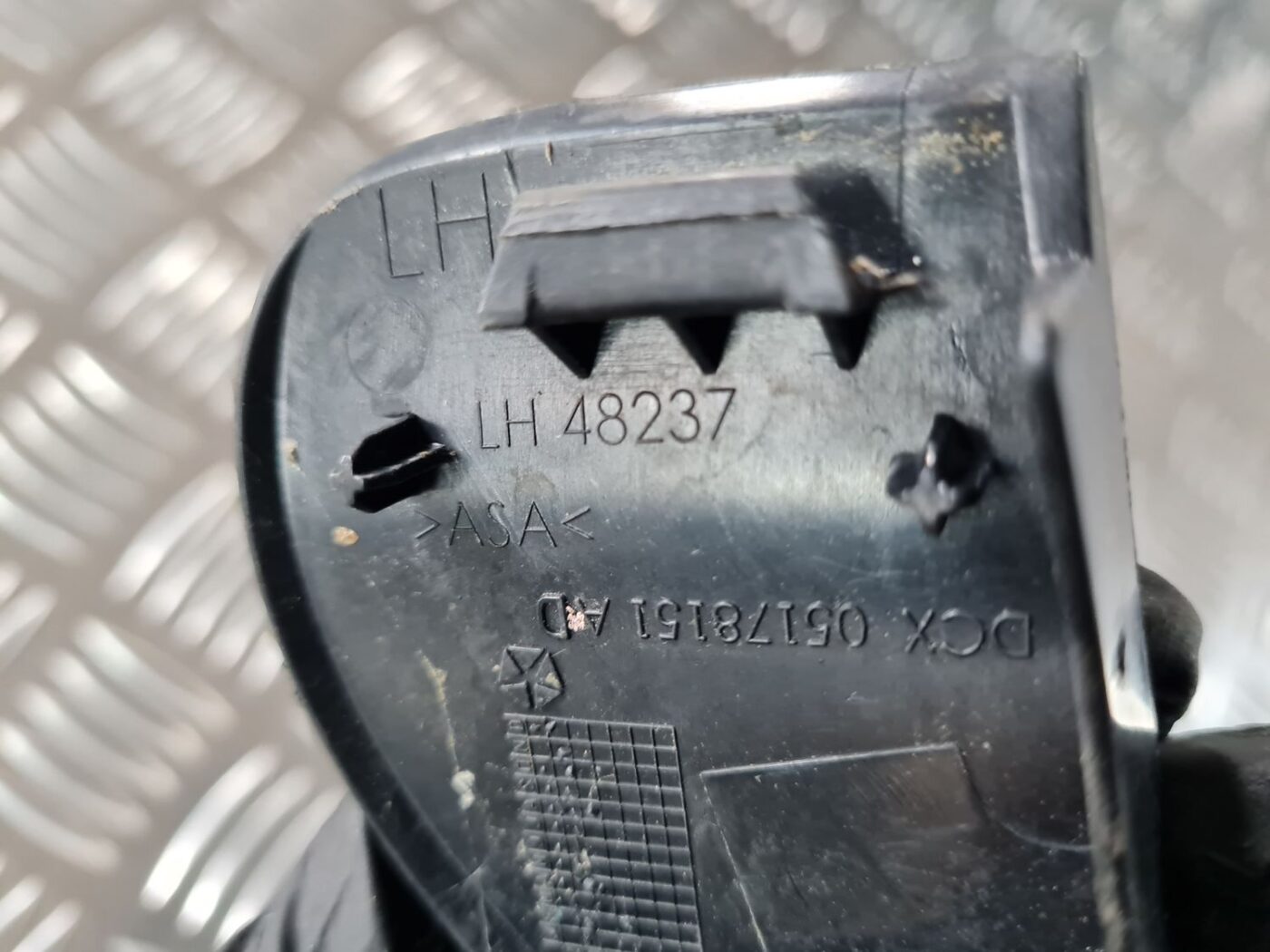 Durvju spoguļa apdares uzlika salonā (bez skaļruņa) priekš DODGE JOURNEY 2010