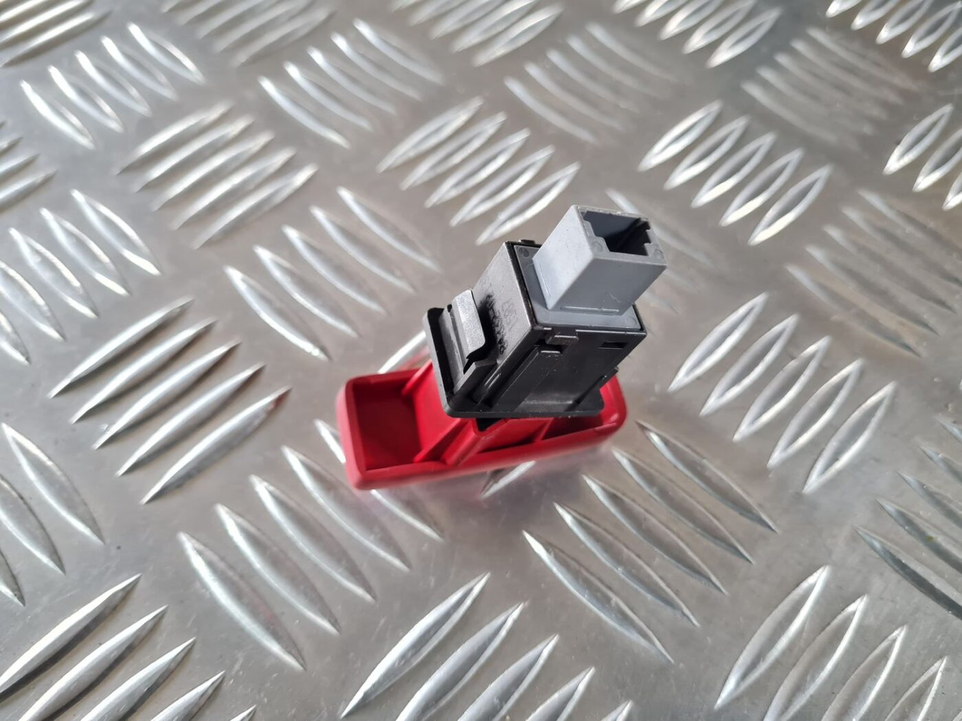 Trauksmes poga priekš TOYOTA AURIS 2007