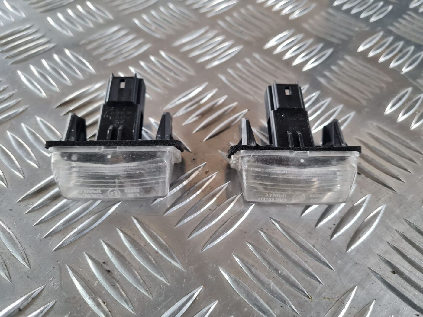 Numura zīmes apgaismojums priekš TOYOTA AURIS 2007 2 Numura zīmes apgaismojums priekš TOYOTA AURIS 2007