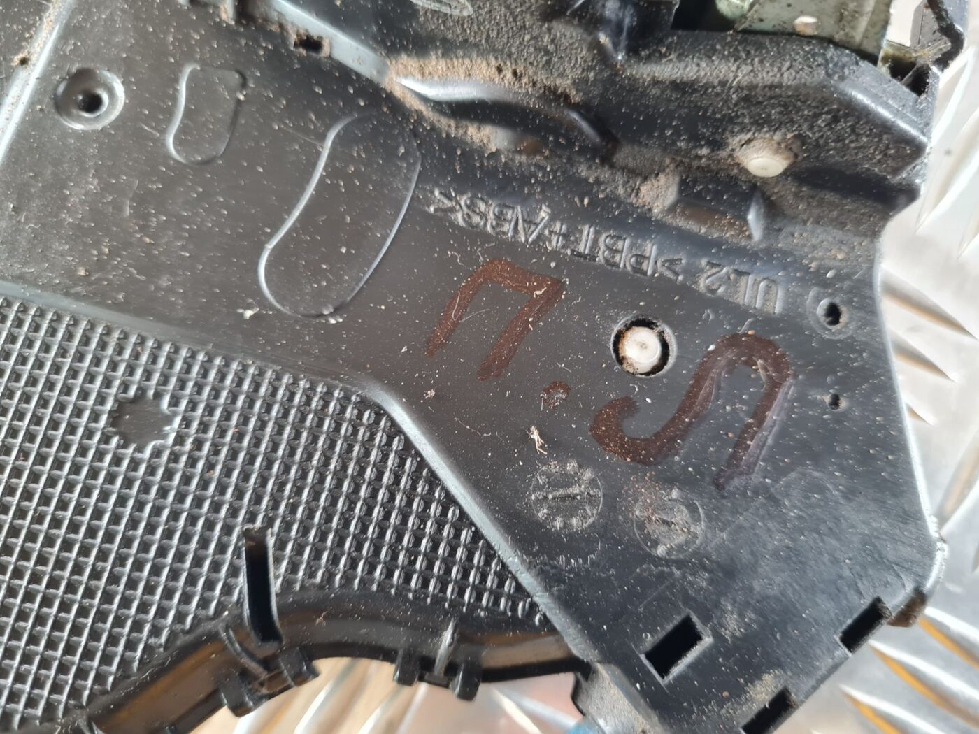 Priekšējo kreiso durvju slēdzene priekš TOYOTA AURIS 2007