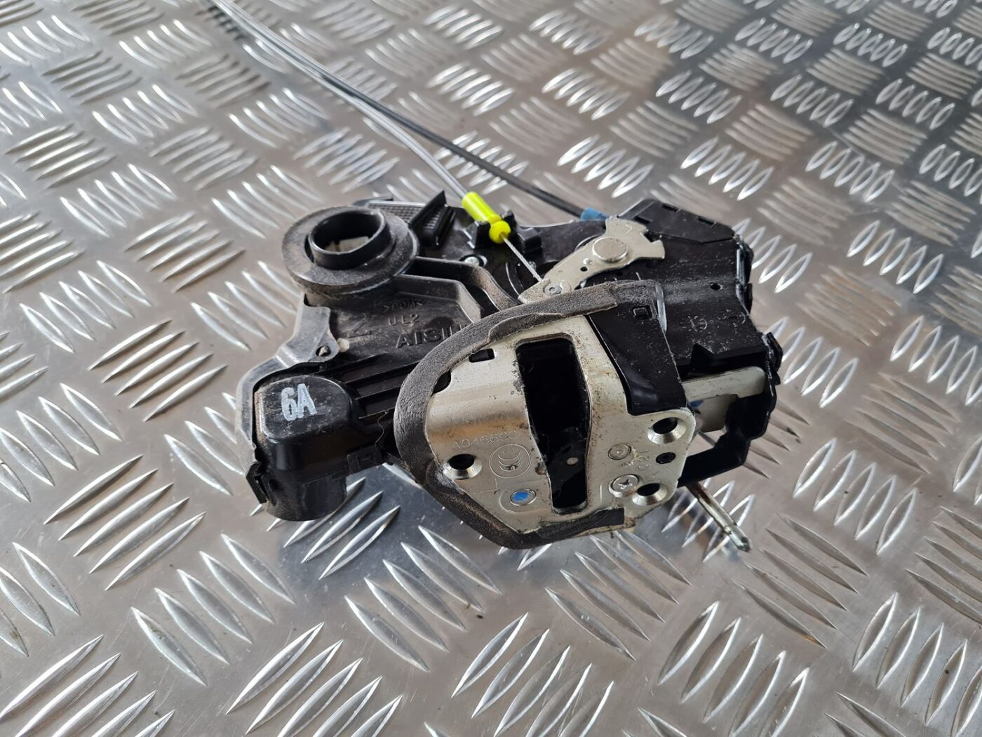 Priekšējo kreiso durvju slēdzene priekš TOYOTA AURIS 2007