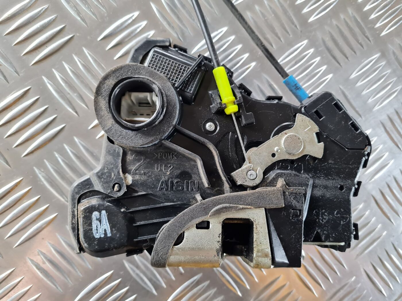 Priekšējo kreiso durvju slēdzene priekš TOYOTA AURIS 2007