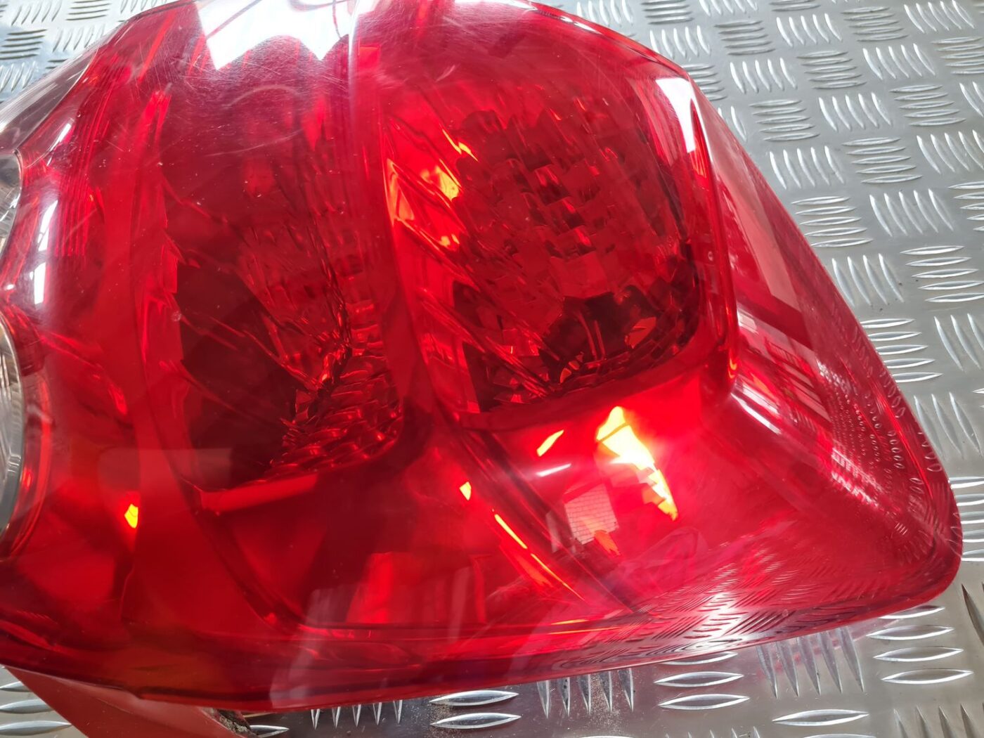 Aizmugurējais kreisais lukturis priekš TOYOTA AURIS 2007