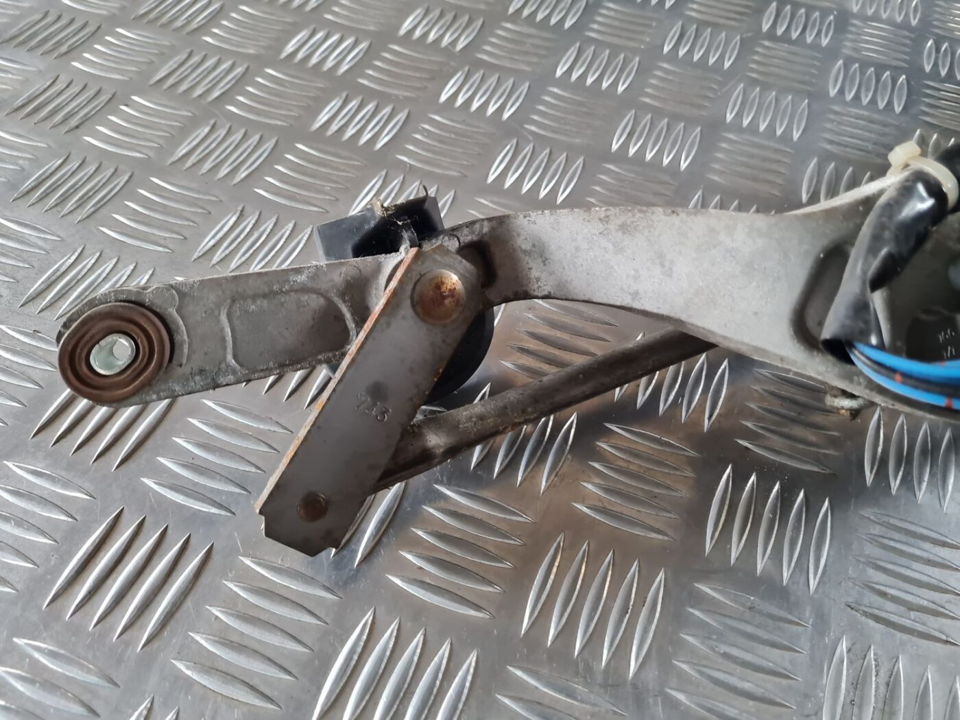 Vējstikla tīrīšanas mehānisms priekš TOYOTA AURIS 2007