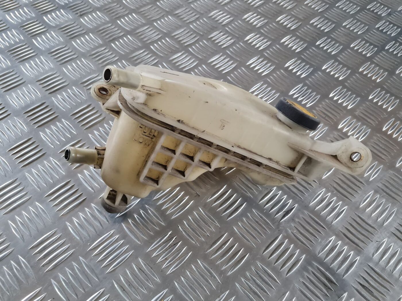 Dzesēšanas šķidruma tvertne priekš TOYOTA AURIS 2007 2 Dzesēšanas šķidruma tvertne priekš TOYOTA AURIS 2007