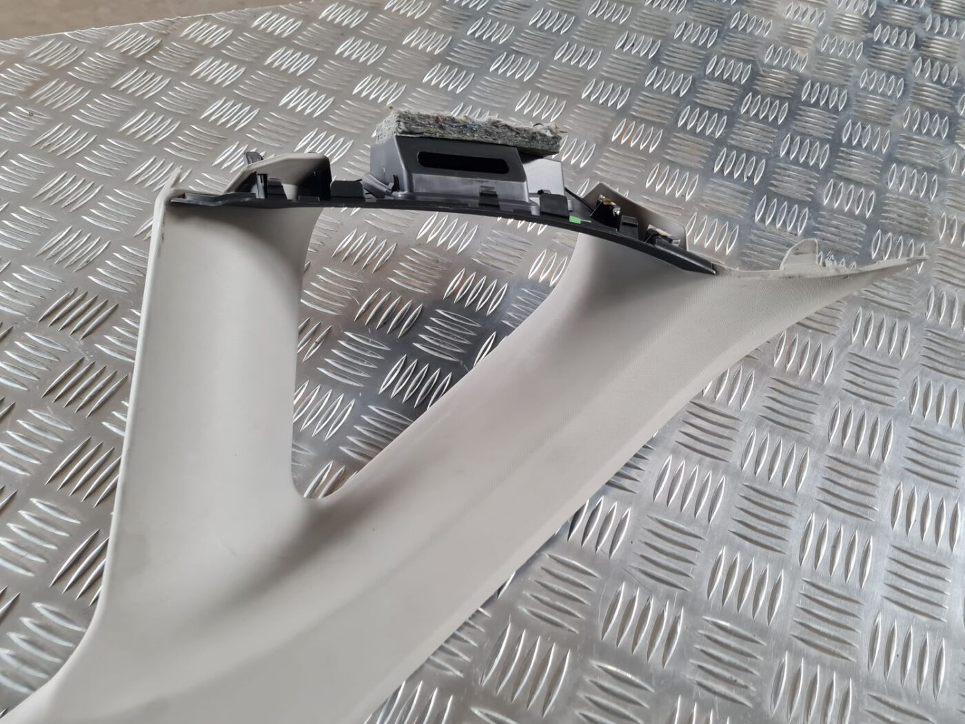 Priekšējas salona statnes apdare priekš TOYOTA AURIS 2007 5 Priekšējas salona statnes apdare priekš TOYOTA AURIS 2007