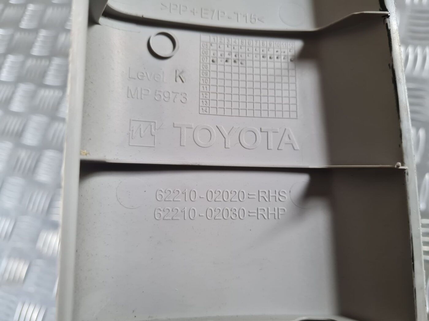 Priekšējas salona statnes apdare priekš TOYOTA AURIS 2007 3 Priekšējas salona statnes apdare priekš TOYOTA AURIS 2007