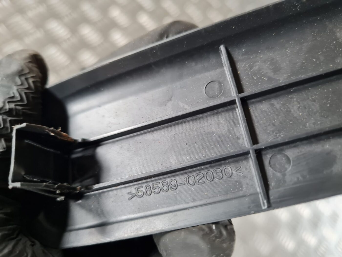 Salona plastmasa priekš TOYOTA AURIS 2007 3 Salona plastmasa priekš TOYOTA AURIS 2007