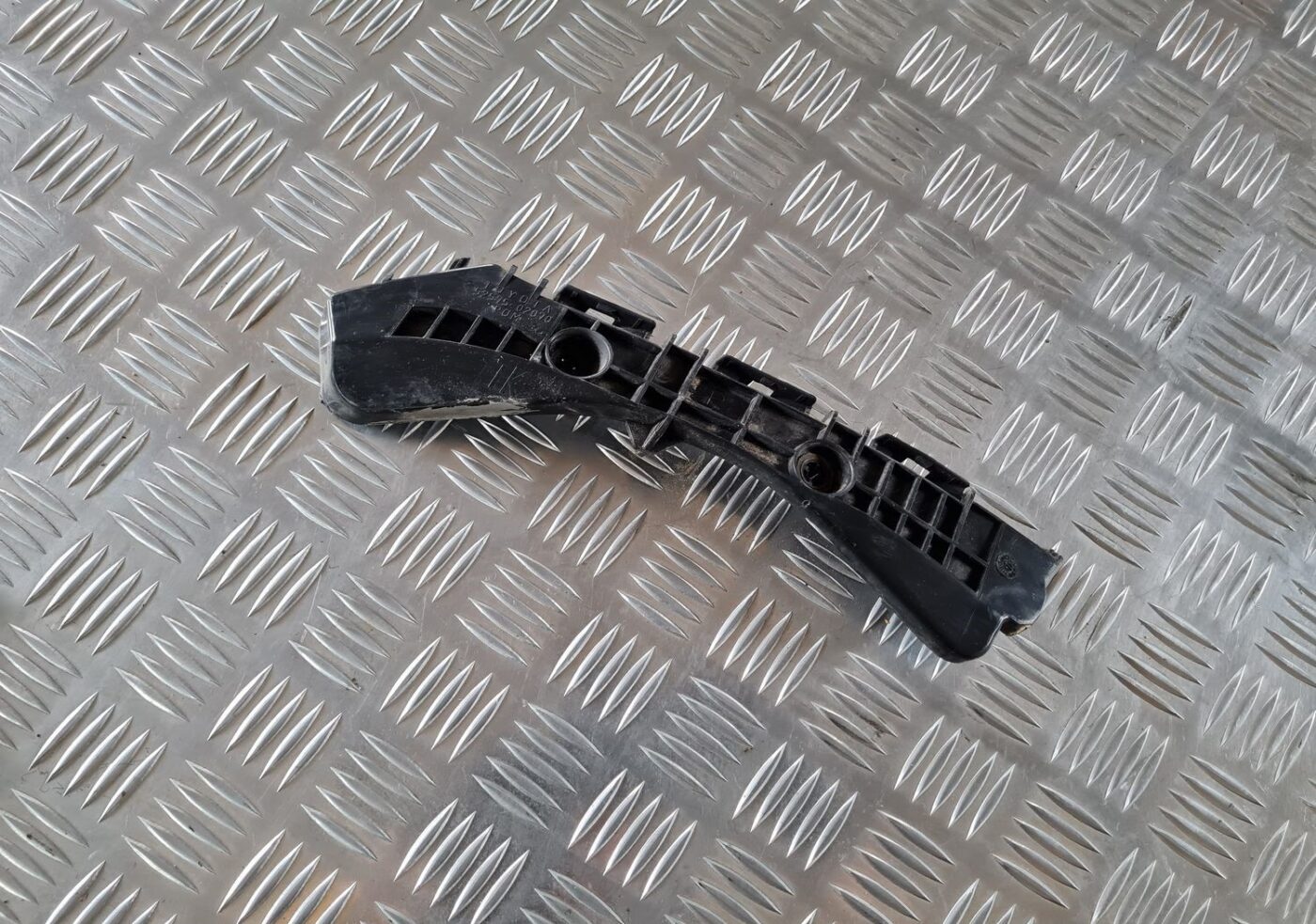 Aizmugurēja bufera kronšteins priekš TOYOTA AURIS 2007