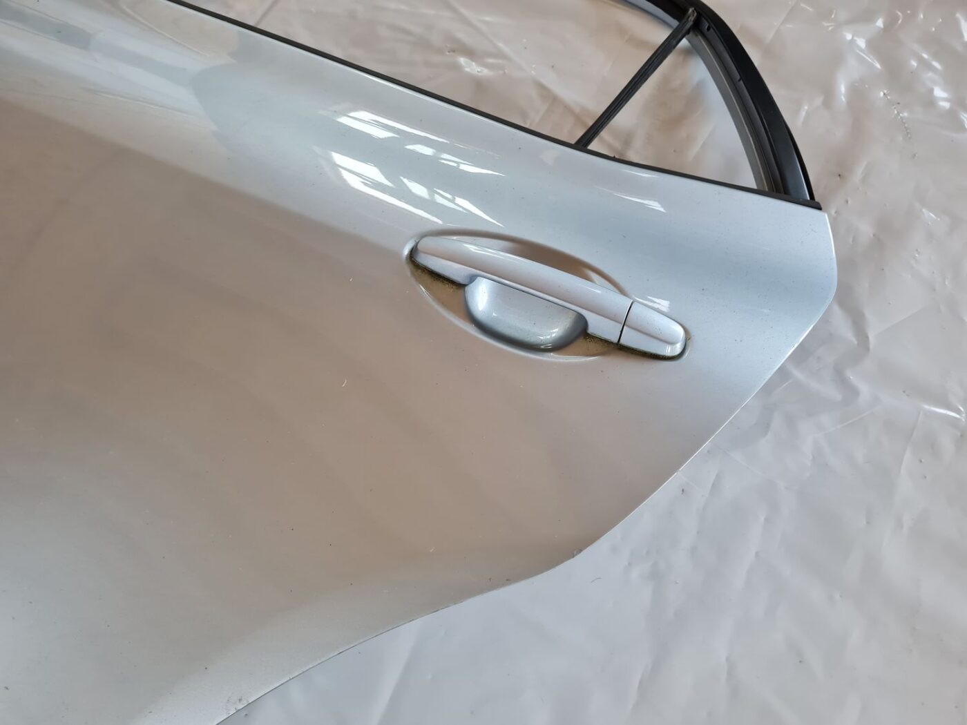 Aizmugurējās kreisās durvis priekš TOYOTA AURIS 2007 10 Aizmugurējās kreisās durvis priekš TOYOTA AURIS 2007