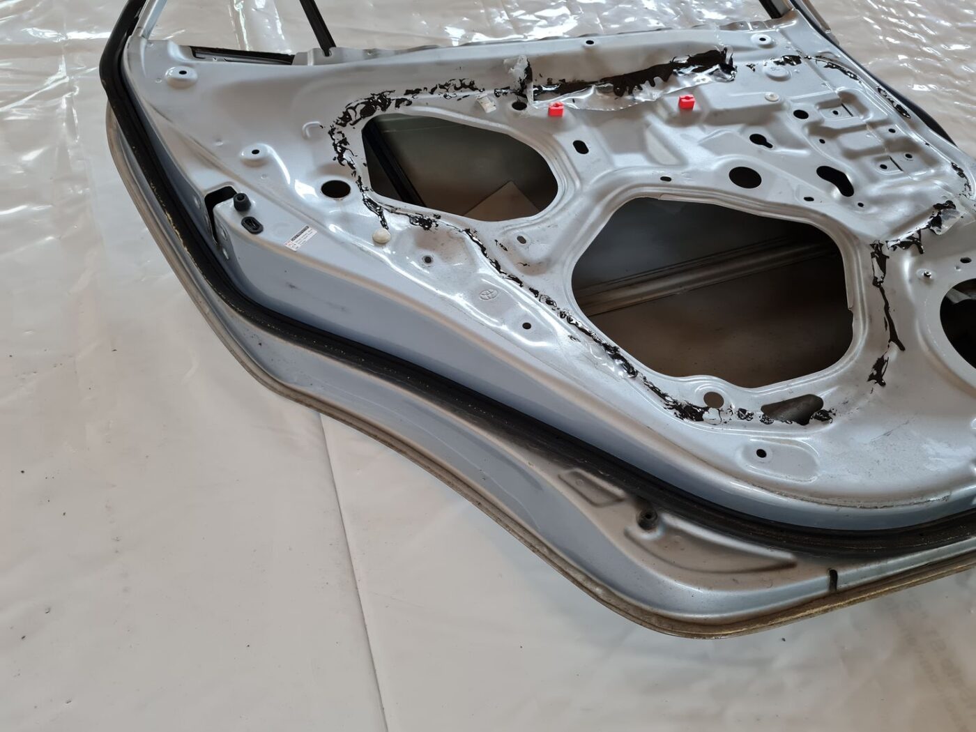 Aizmugurējās kreisās durvis priekš TOYOTA AURIS 2007 4 Aizmugurējās kreisās durvis priekš TOYOTA AURIS 2007