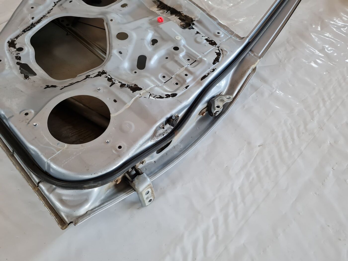 Aizmugurējās kreisās durvis priekš TOYOTA AURIS 2007 3 Aizmugurējās kreisās durvis priekš TOYOTA AURIS 2007