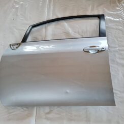 Priekšējās kreisās durvis priekš TOYOTA AURIS 2007