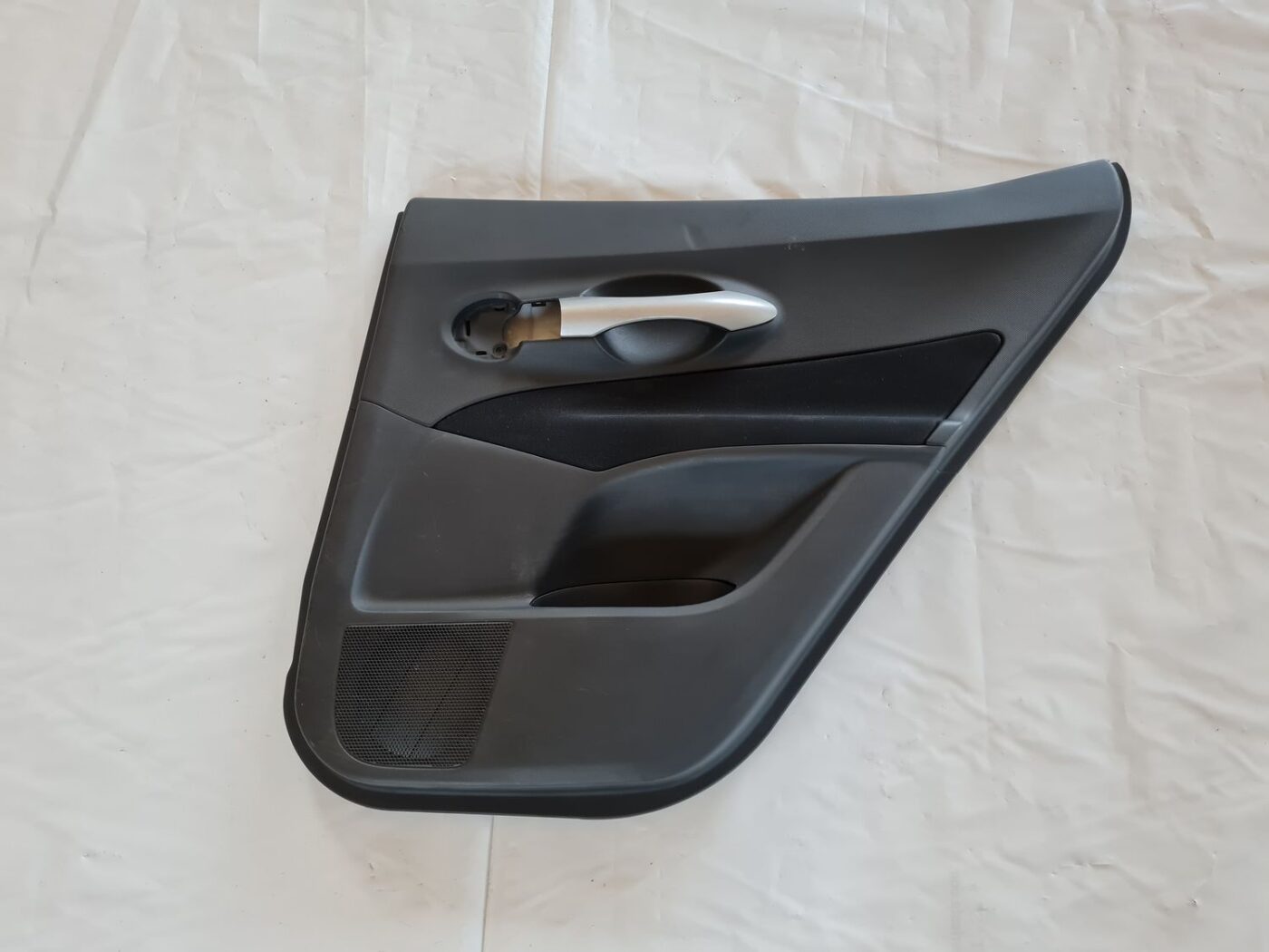 Aizmugurējo labo durvju apdare priekš TOYOTA AURIS 2007 2 Aizmugurējo labo durvju apdare priekš TOYOTA AURIS 2007