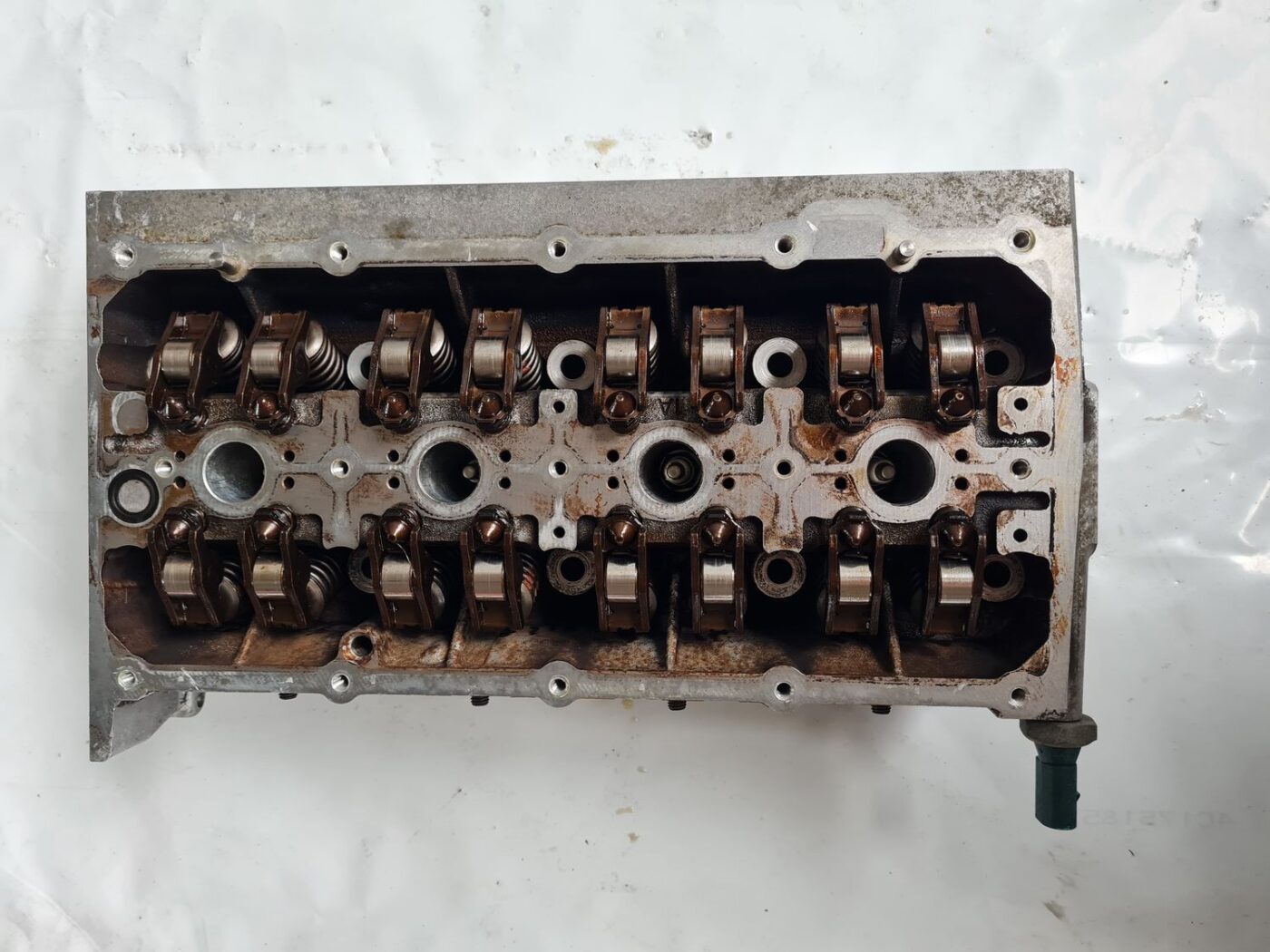 Dzinēja cilindra galva priekš VW GOLF 5 2004