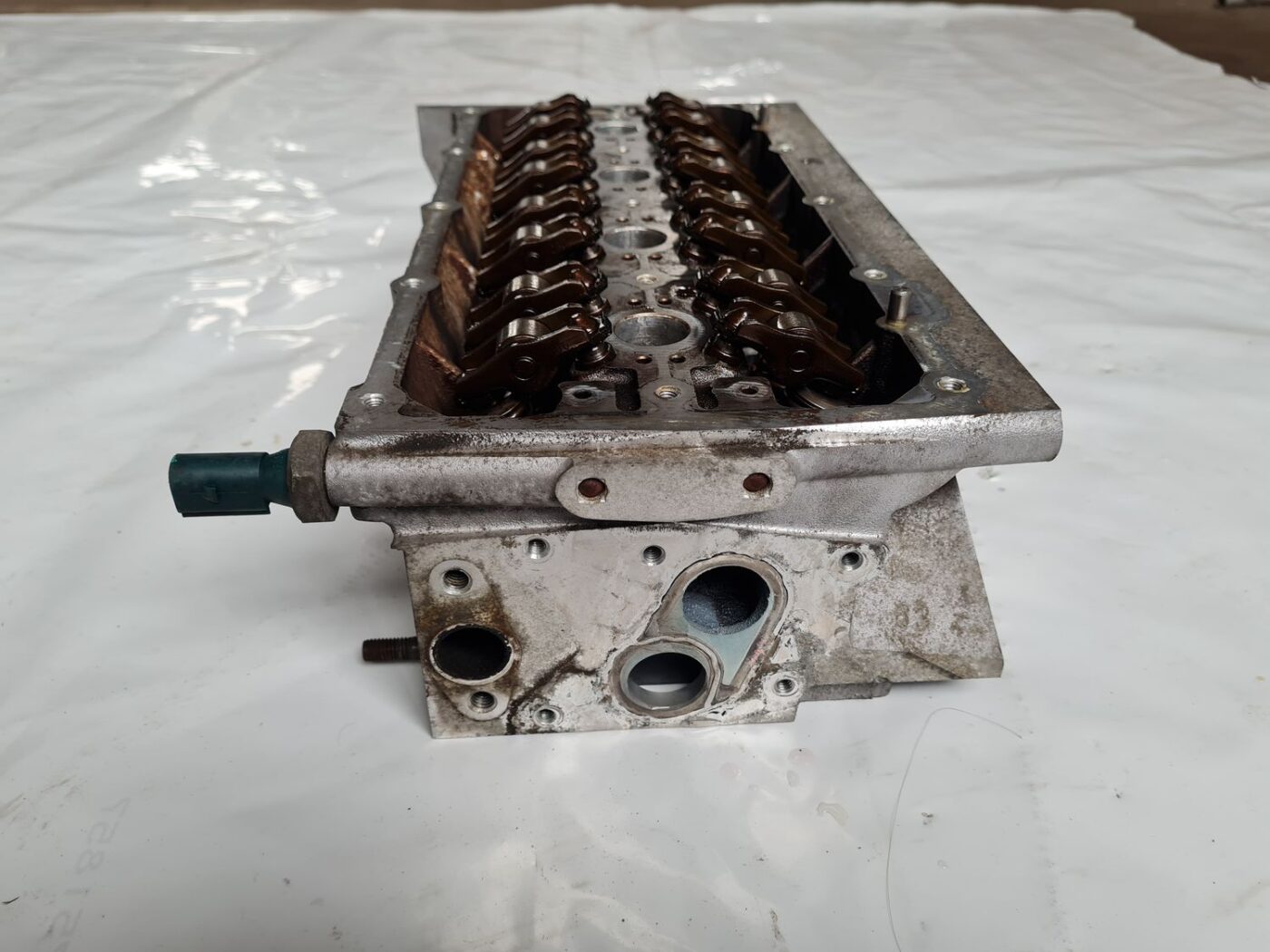 Dzinēja cilindra galva priekš VW GOLF 5 2004