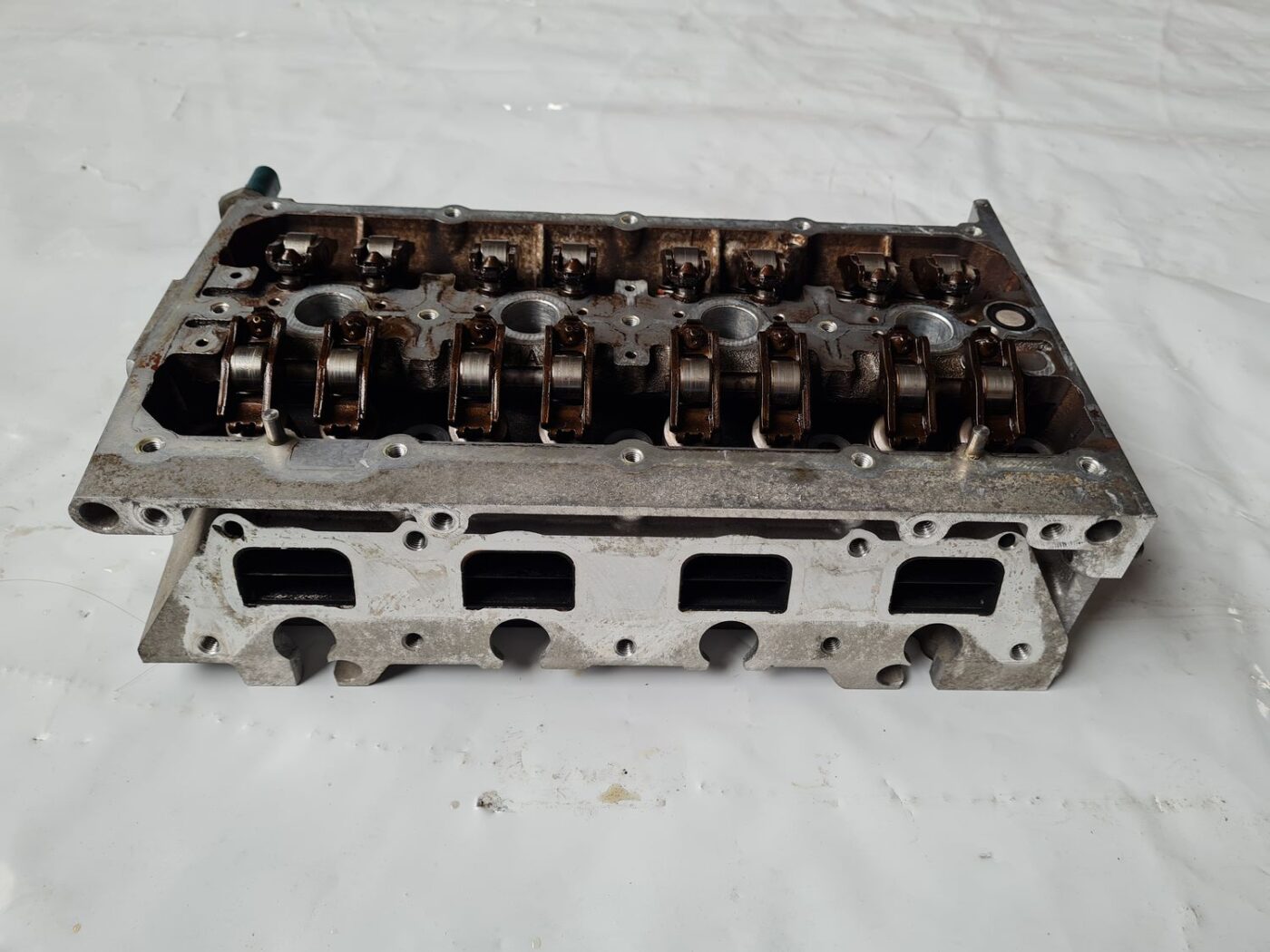 Dzinēja cilindra galva priekš VW GOLF 5 2004