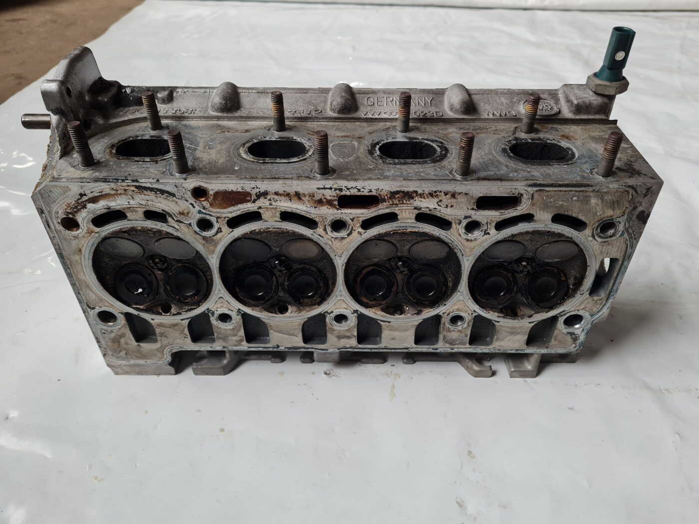 Dzinēja cilindra galva priekš VW GOLF 5 2004