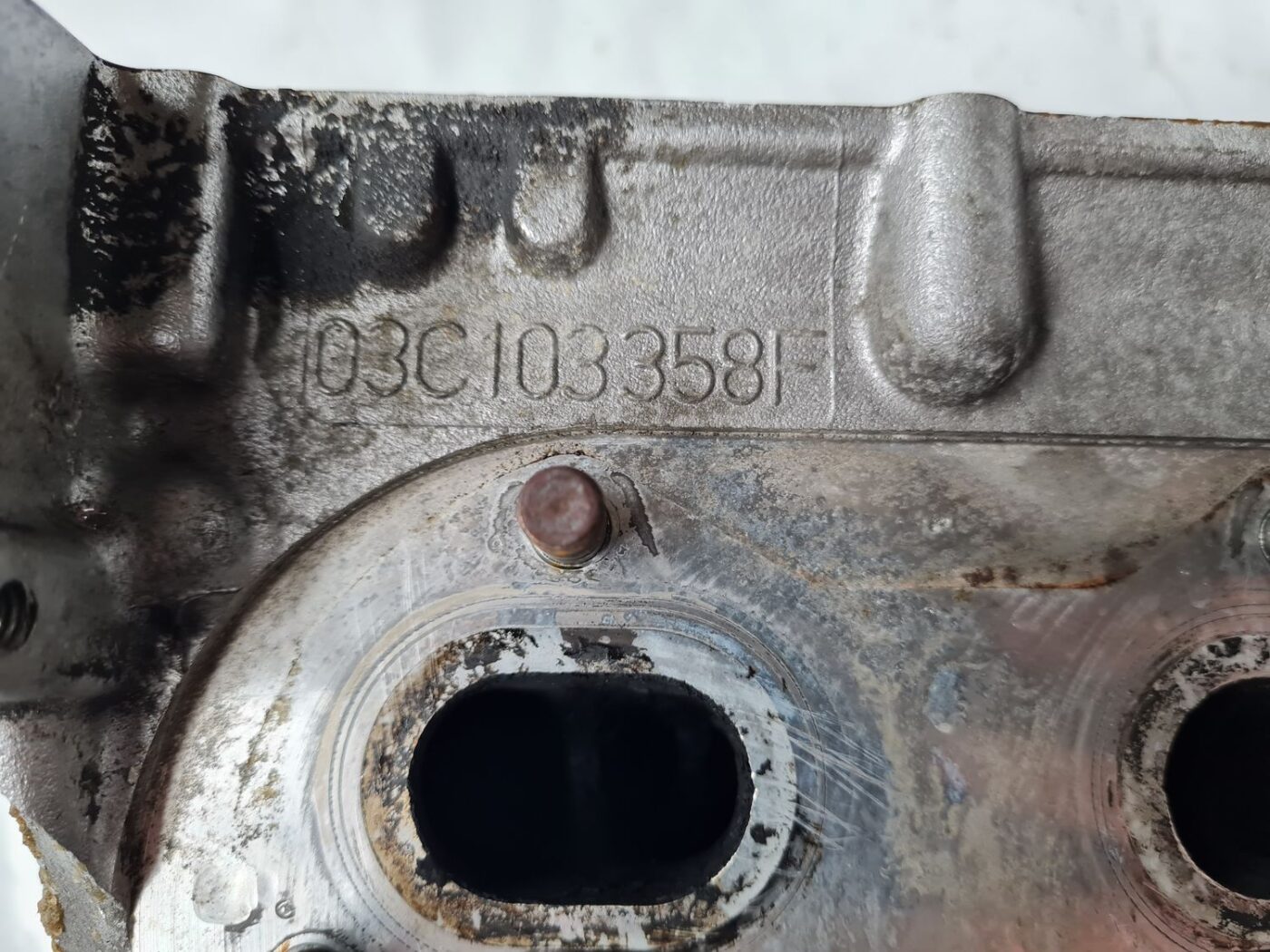 Dzinēja cilindra galva priekš VW GOLF 5 2004