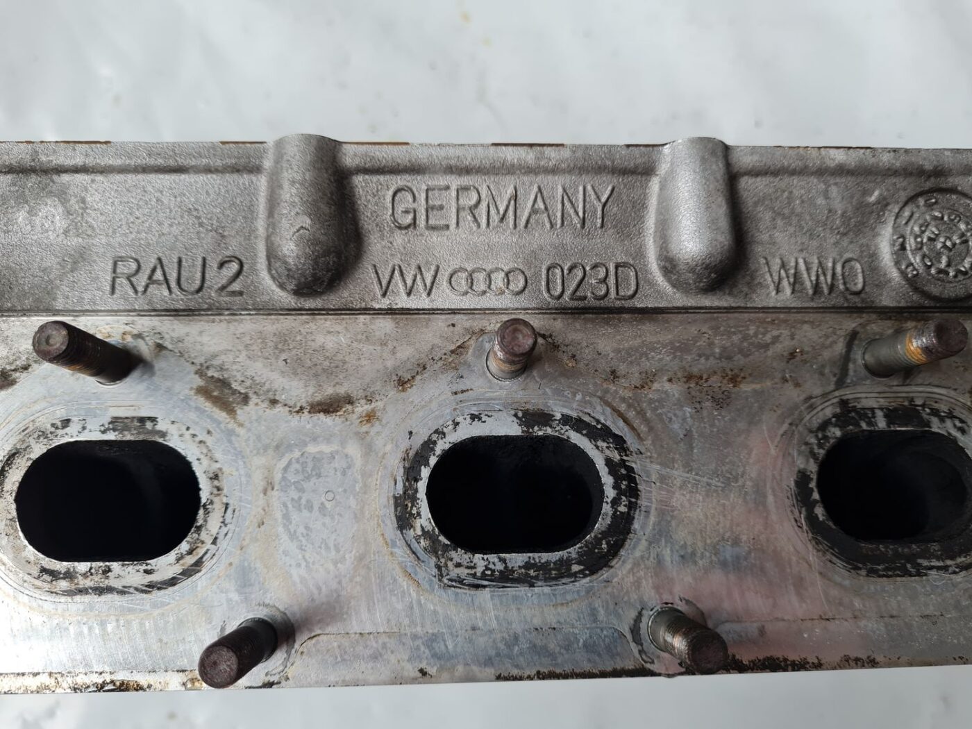 Dzinēja cilindra galva priekš VW GOLF 5 2004