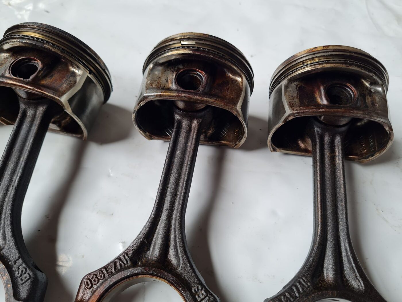 Virzuļu un klaņu komplekts priekš VW GOLF 5 2004