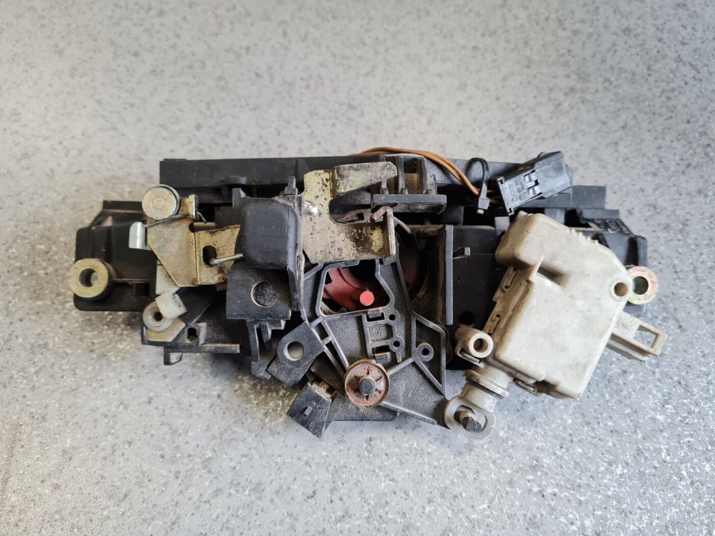 Bagāžnieka vāka slēdzene priekš AUDI A6 1998