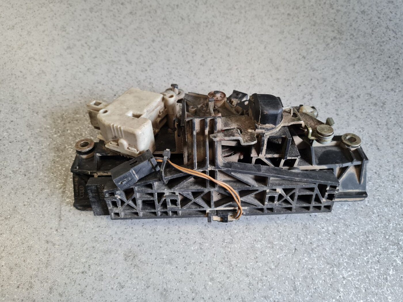 Bagāžnieka vāka slēdzene priekš AUDI A6 1998