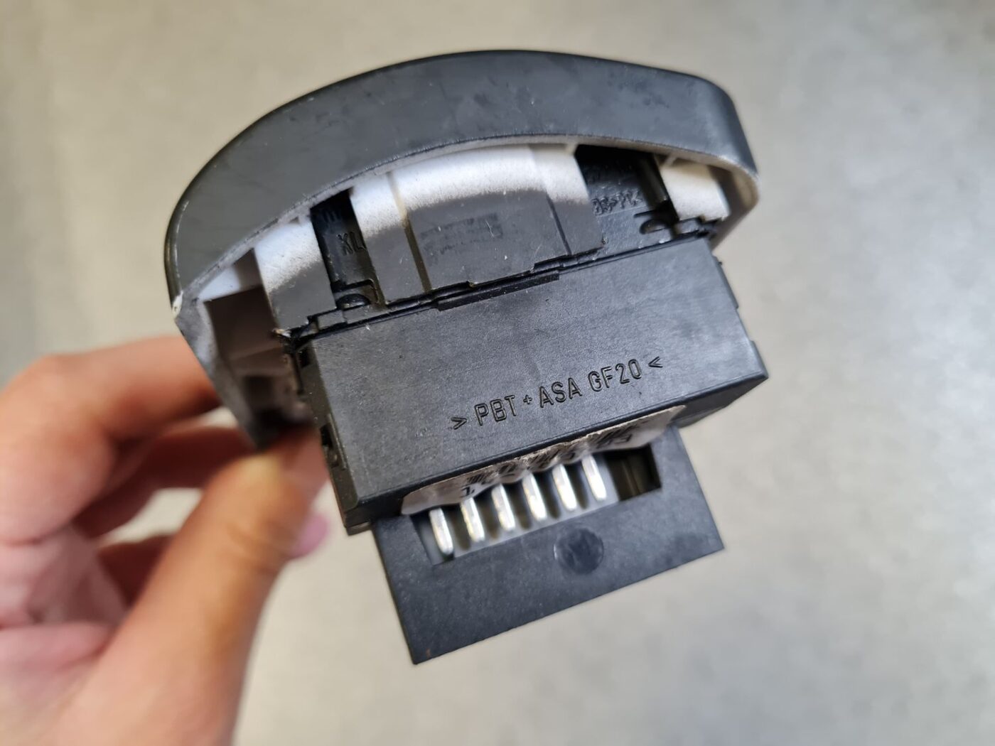 Mērinstrumentu paneļa pārslēgšanas pogas priekš AUDI A6 AVANT 2003