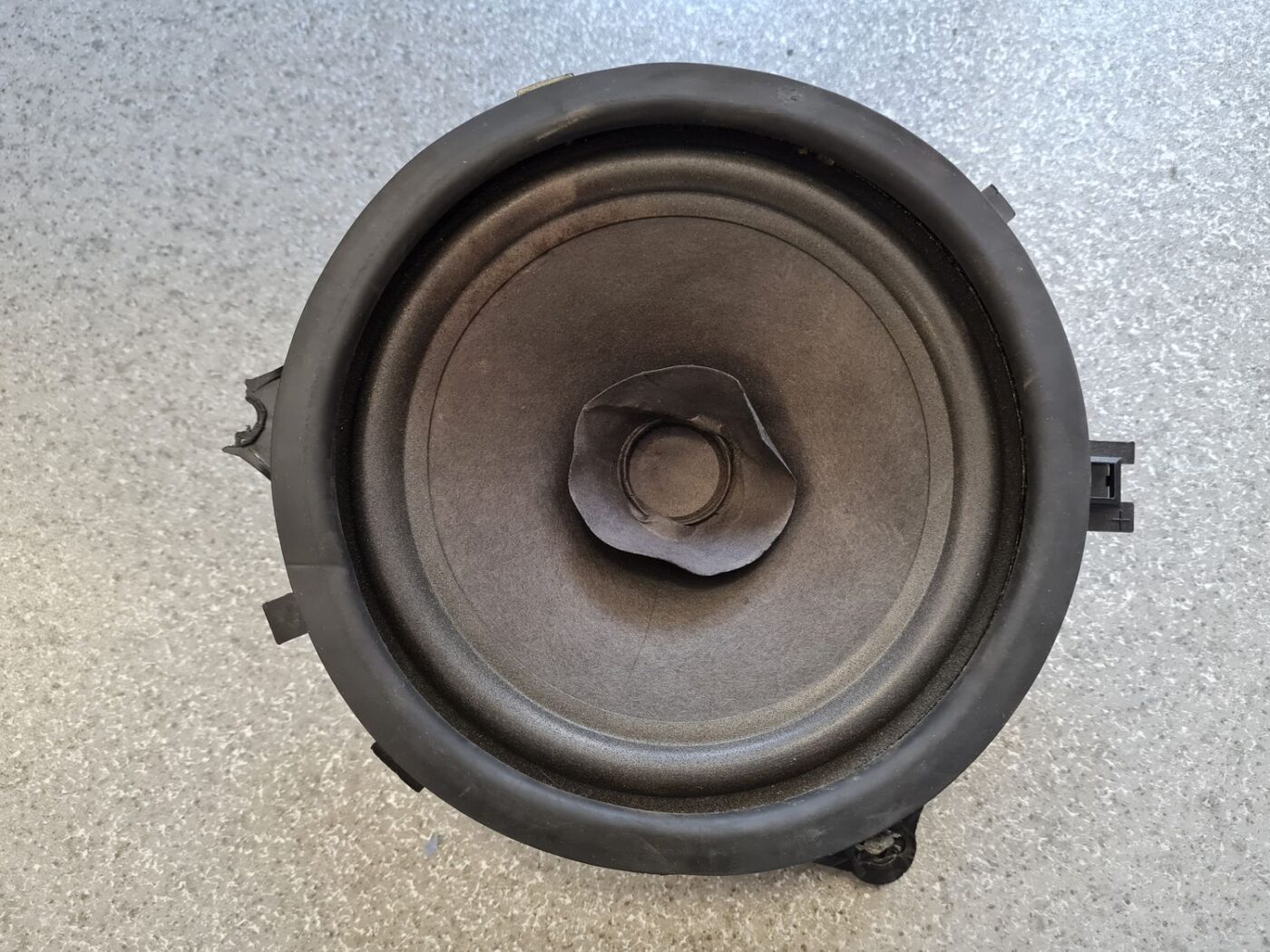 Durvju skaļrunis, apakšā priekš VOLVO V70 2006 2 Durvju skaļrunis, apakšā priekš VOLVO V70 2006