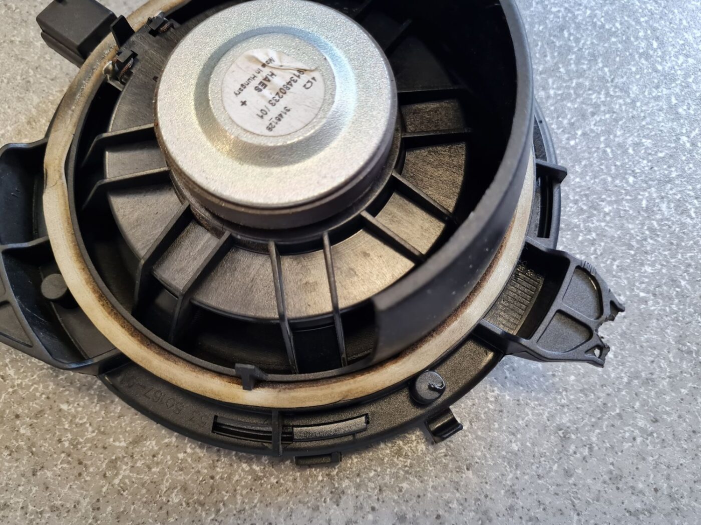 Durvju skaļrunis, apakšā priekš VOLVO V70 2006 8 Durvju skaļrunis, apakšā priekš VOLVO V70 2006