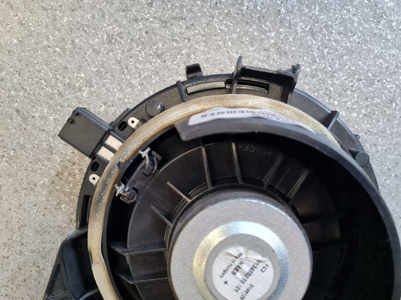 Durvju skaļrunis, apakšā priekš VOLVO V70 2006 7 Durvju skaļrunis, apakšā priekš VOLVO V70 2006