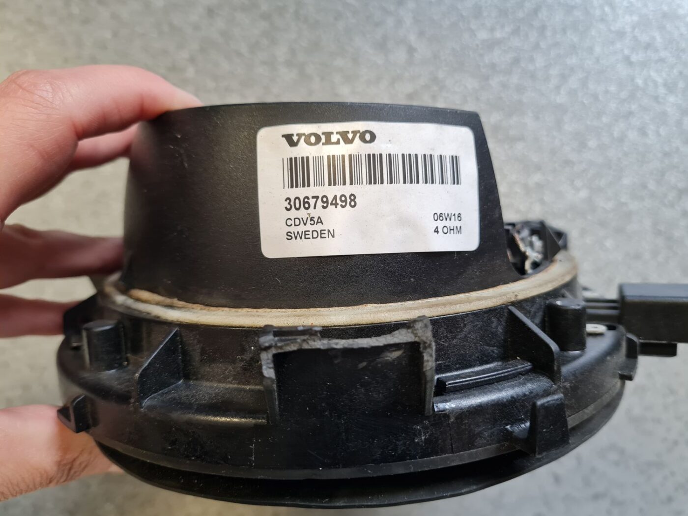 Durvju skaļrunis, apakšā priekš VOLVO V70 2006 5 Durvju skaļrunis, apakšā priekš VOLVO V70 2006